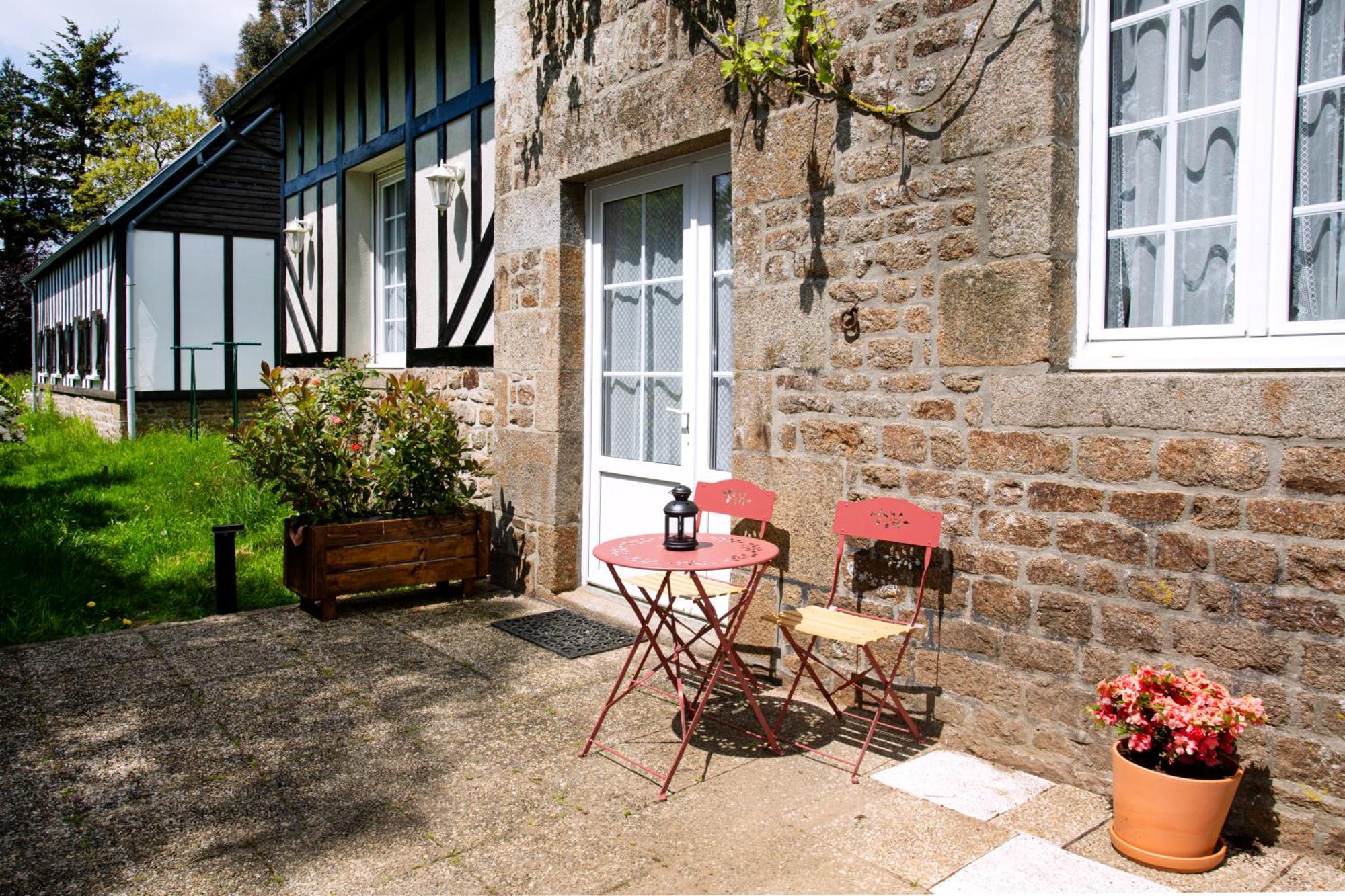 La Mancelliere De Montjoie Chambres D'Hotes Et Gites Saint-Michel-de-Montjoie Exterior foto